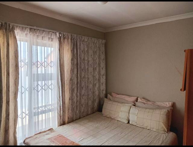3 BEDROOM HOUSE FOR SALE IN BEVERLEY HILLS